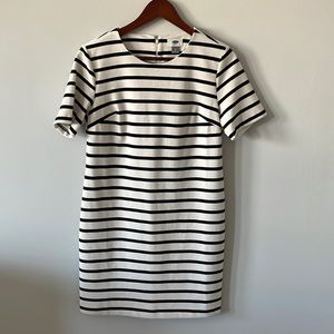 Thick Old Navy black and white stripe thick zip up dress